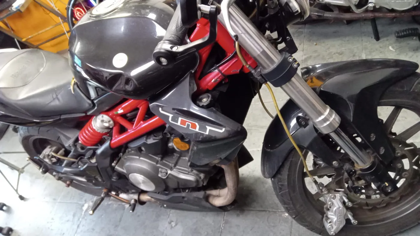 Benelli TNT en Meteor Cycles, taller de motos multimarca en Nueva Pompeya